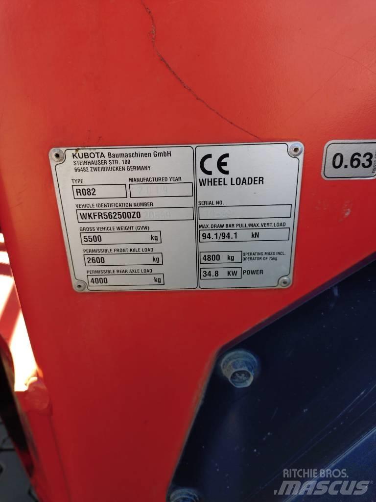 Kubota R 082 Iekrāvēji uz riteņiem