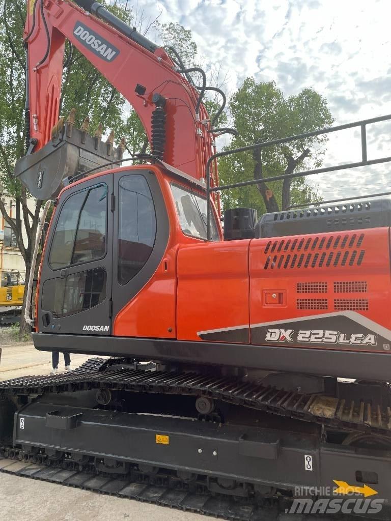Doosan DX 225 Vidēja lieluma ekskavatori 7 t - 12 t