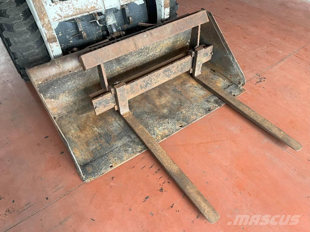 Bobcat 853 Lietoti riteņu kompaktiekrāvēji