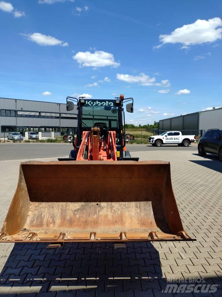 Kubota R 090 Iekrāvēji uz riteņiem