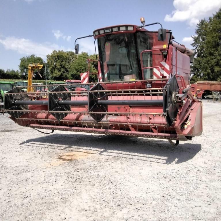 Case IH 2366E Ražas novākšanas kombaini