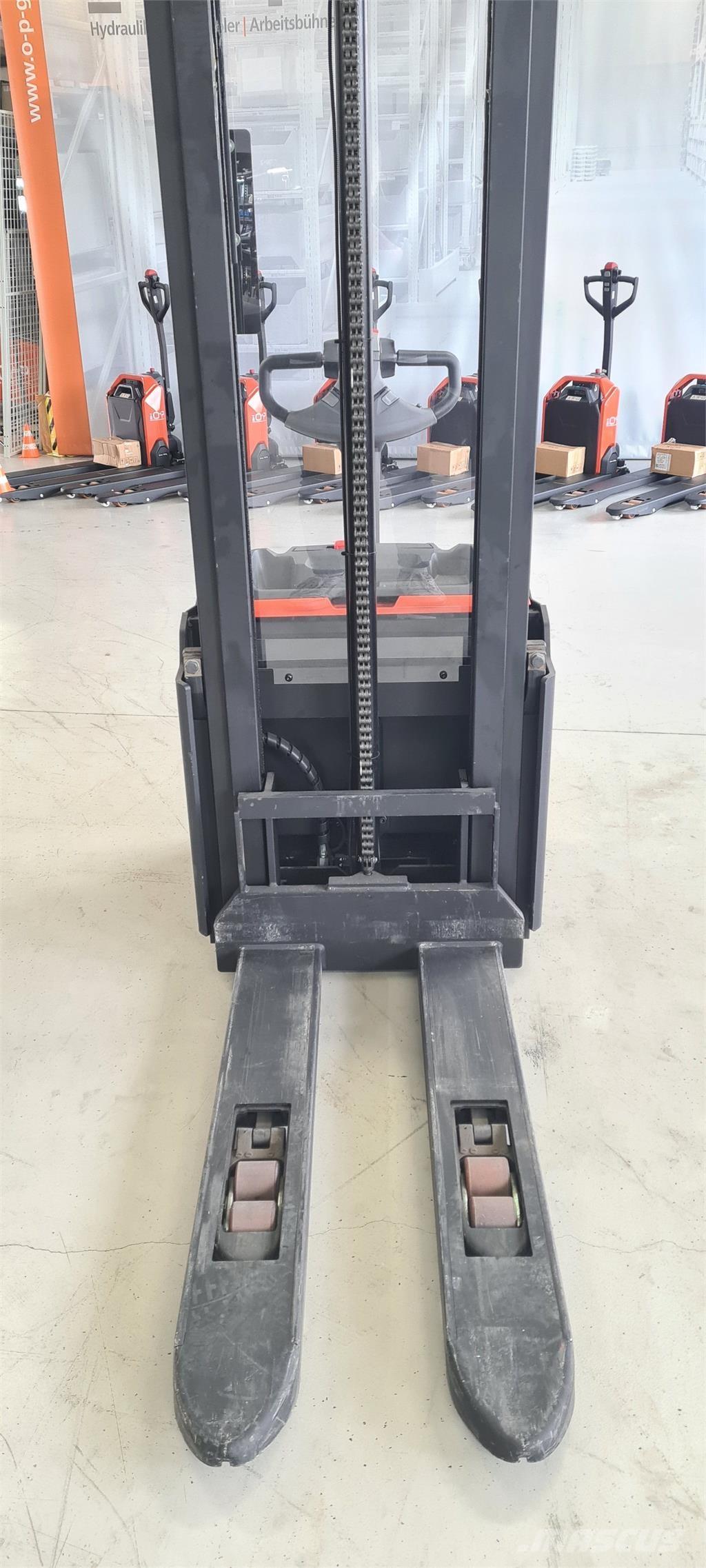 Toyota SWE120L Pašgājēji krautnētāji