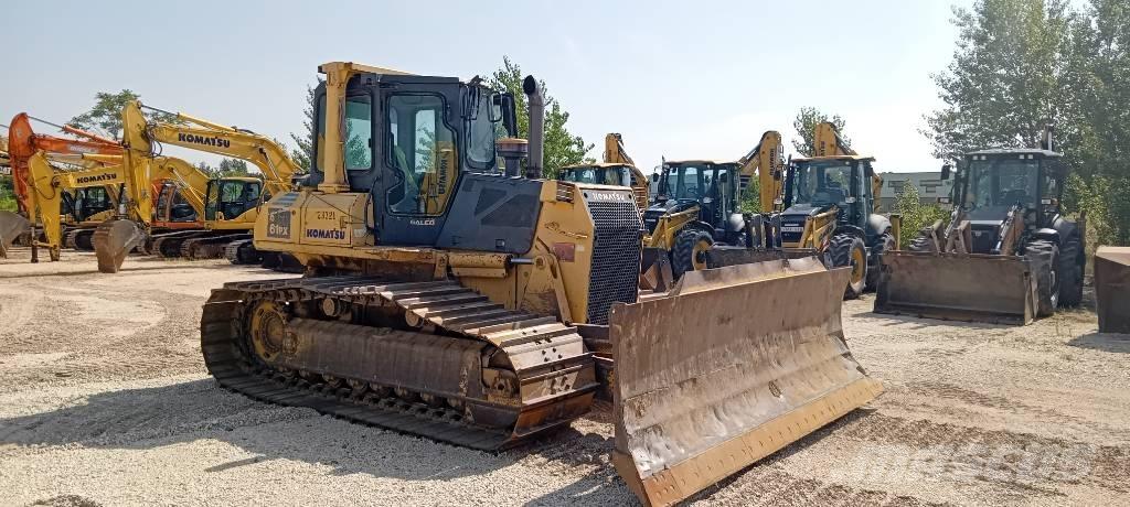 Komatsu D61EX-15 Kāpurķēžu buldozeri