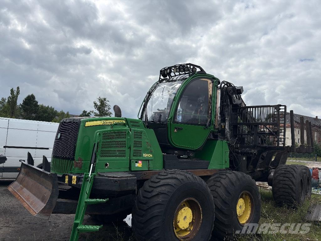 John Deere 1910E Forvarderi