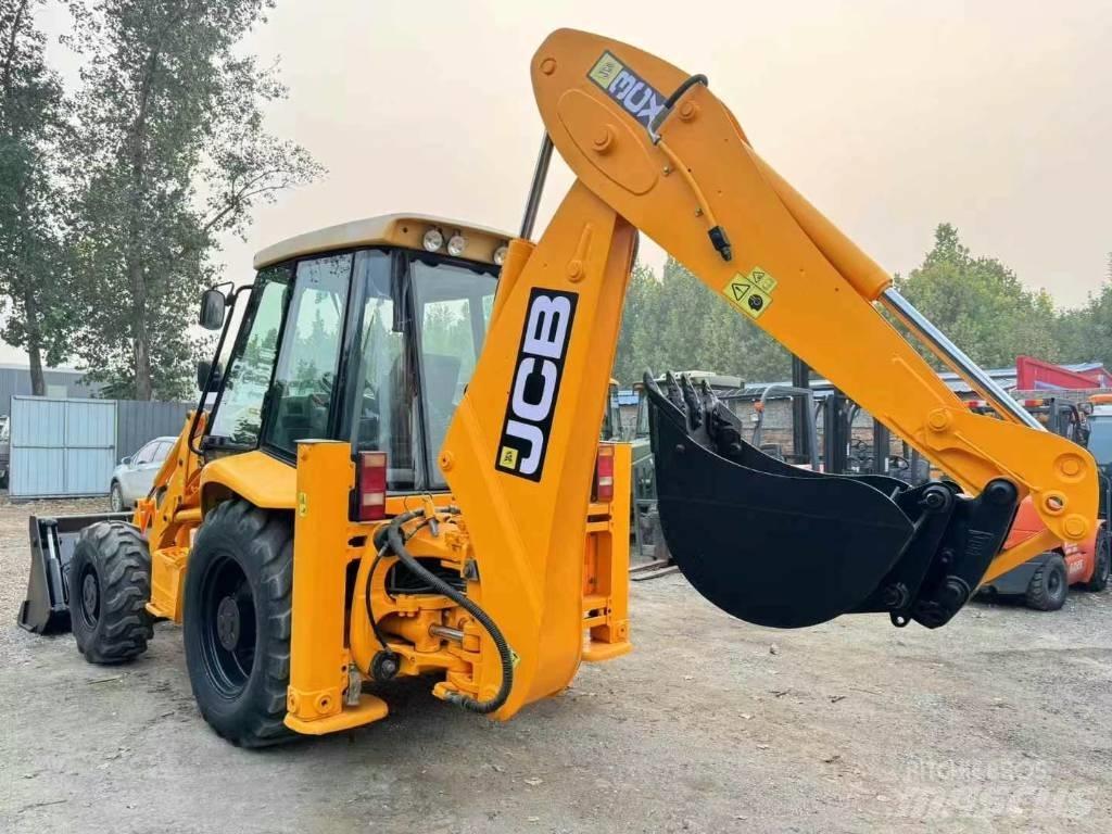 JCB 3 CX Ekskavatori-iekrāvēji
