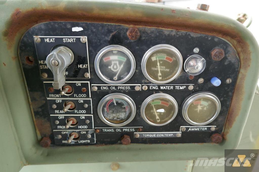 CAT D7F Ex-army Kāpurķēžu buldozeri