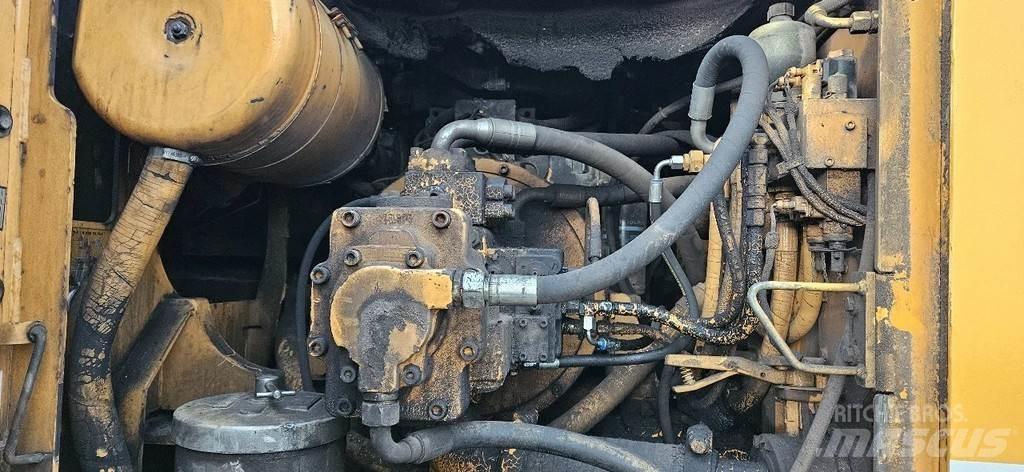 Liebherr R924 Kāpurķēžu ekskavatori