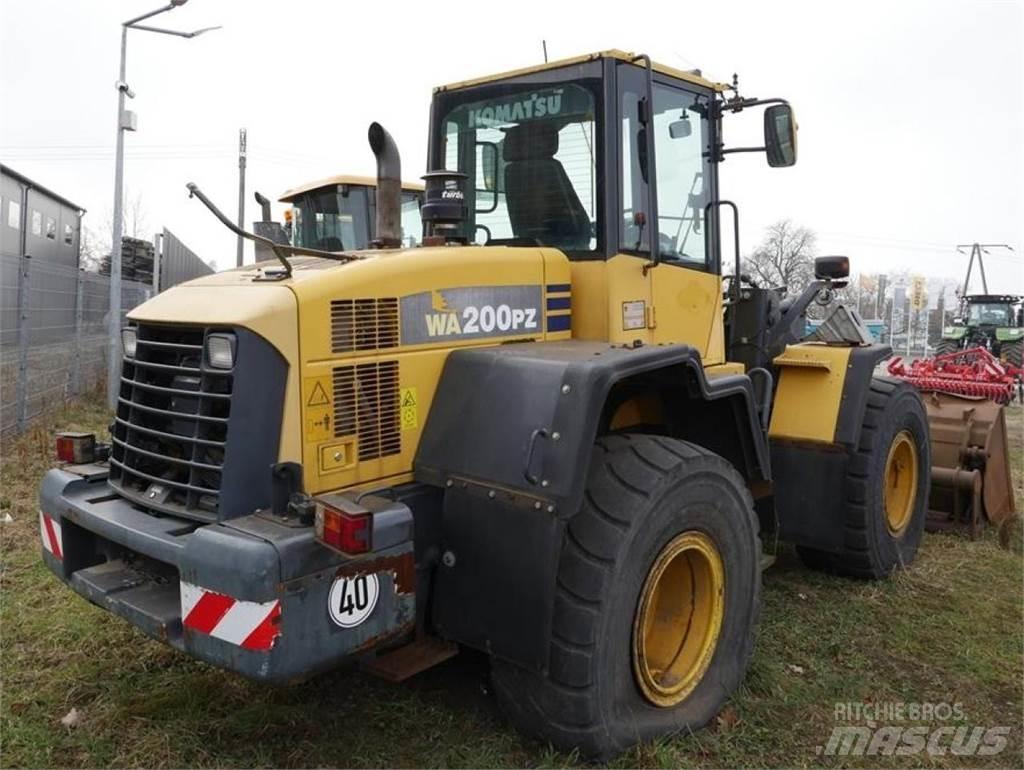 Komatsu WA 200 PZ Iekrāvēji uz riteņiem
