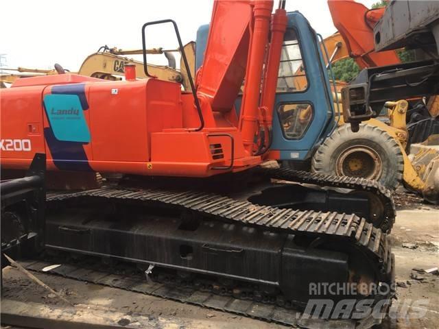 Hitachi EX 200 Kāpurķēžu ekskavatori