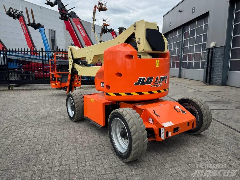 JLG E 450 AJ Strēles pacēlāji