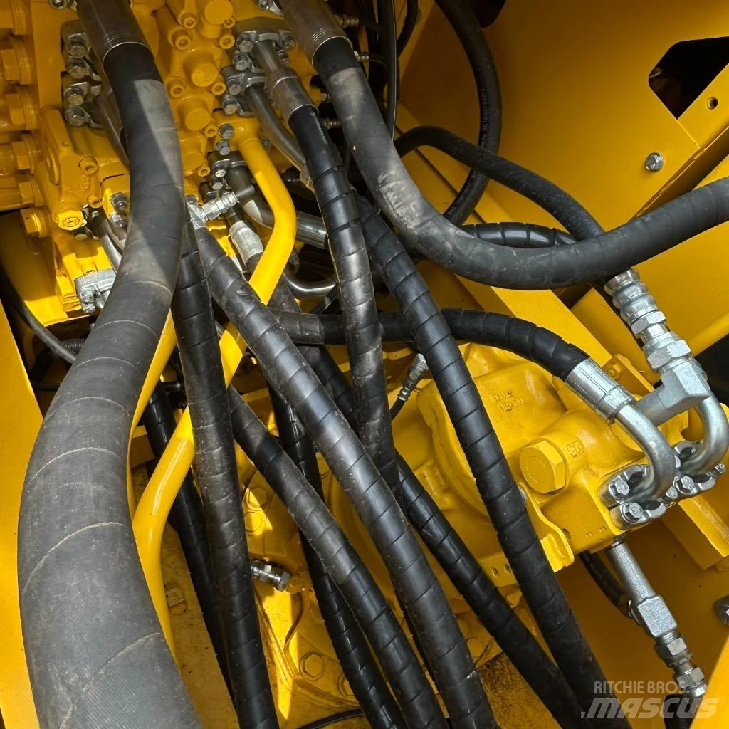 Komatsu 220-8 Kāpurķēžu ekskavatori