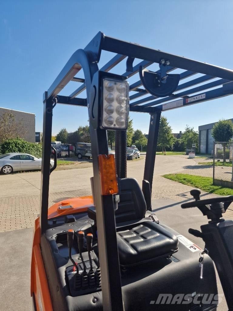 Doosan d30nxp Tehnika ar dīzeļa dzinēju