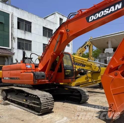 Doosan DX225LC Kāpurķēžu ekskavatori