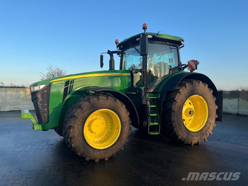 John Deere 8320 R Traktori