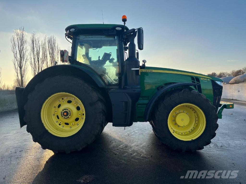 John Deere 8320 R Traktori