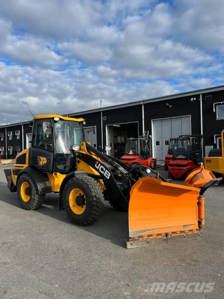 JCB 409 Iekrāvēji uz riteņiem