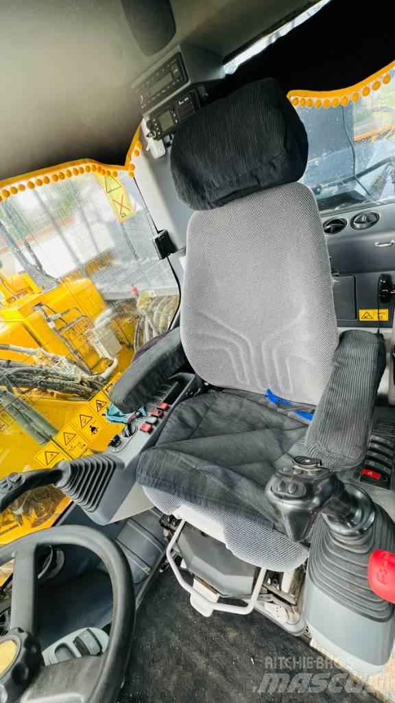 Komatsu PW 158 Ekskavatori uz riteņiem
