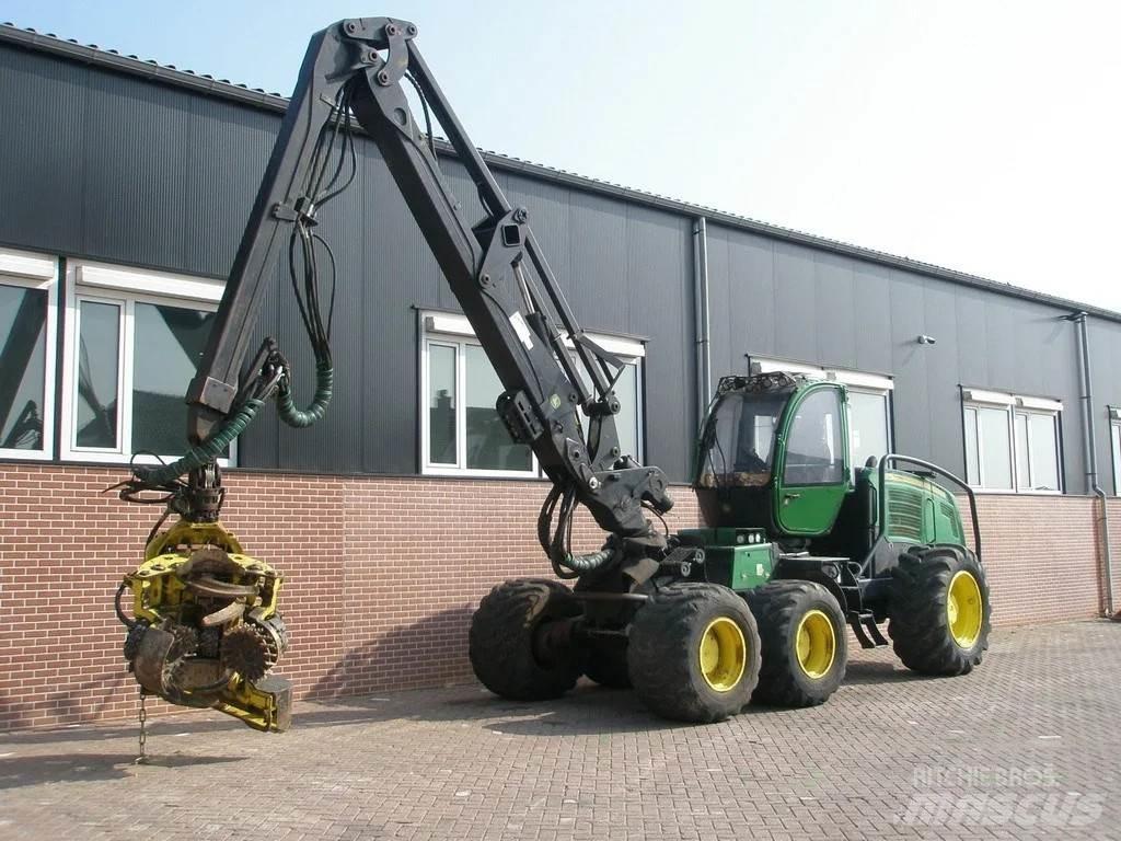 John Deere 1270E Harvesteri