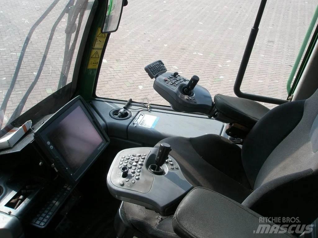 John Deere 1270E Harvesteri