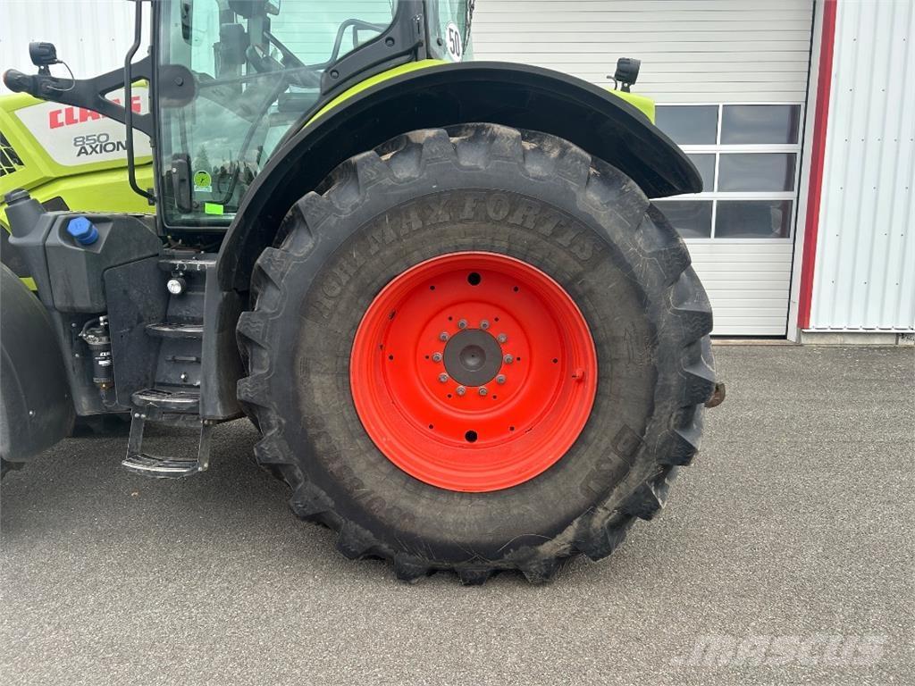 CLAAS Axion 850 Traktori
