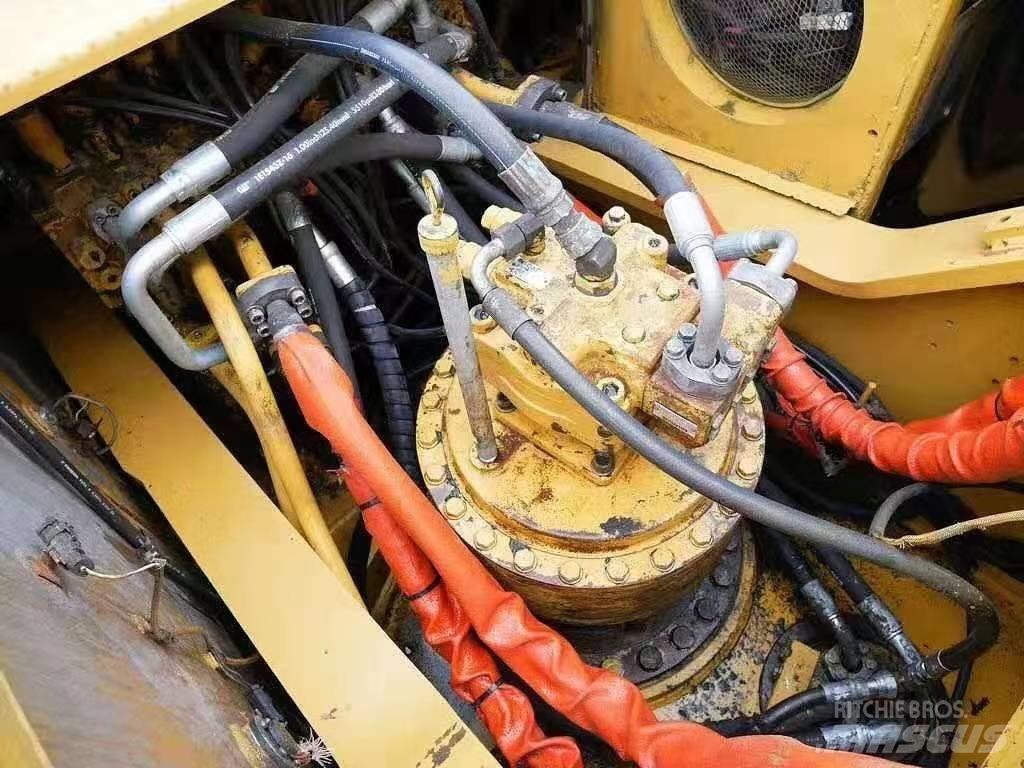 CAT 330 D Kāpurķēžu ekskavatori