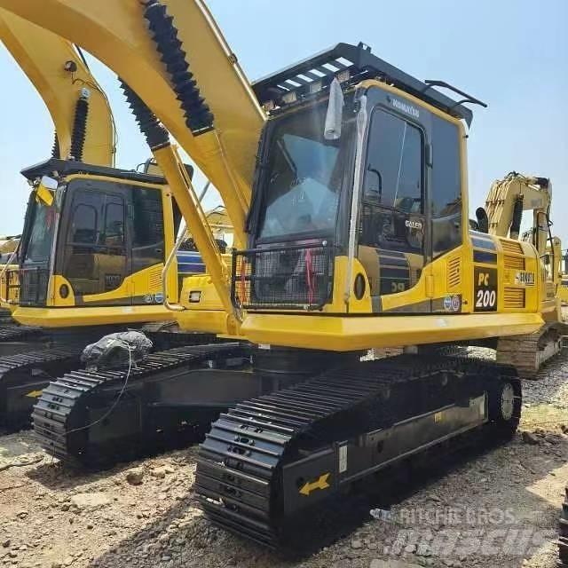 Komatsu PC 200-8 Vidēja lieluma ekskavatori 7 t - 12 t