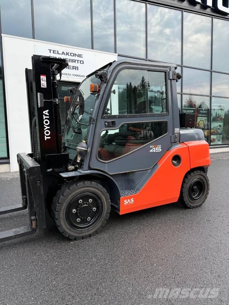 Toyota 40-8 FD 40 N Tehnika ar dīzeļa dzinēju
