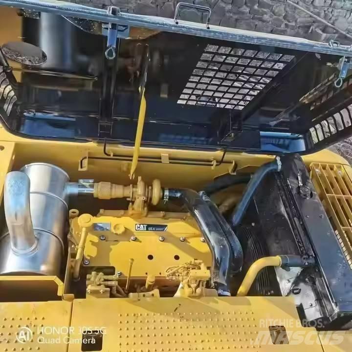 CAT 320D2 Kāpurķēžu ekskavatori