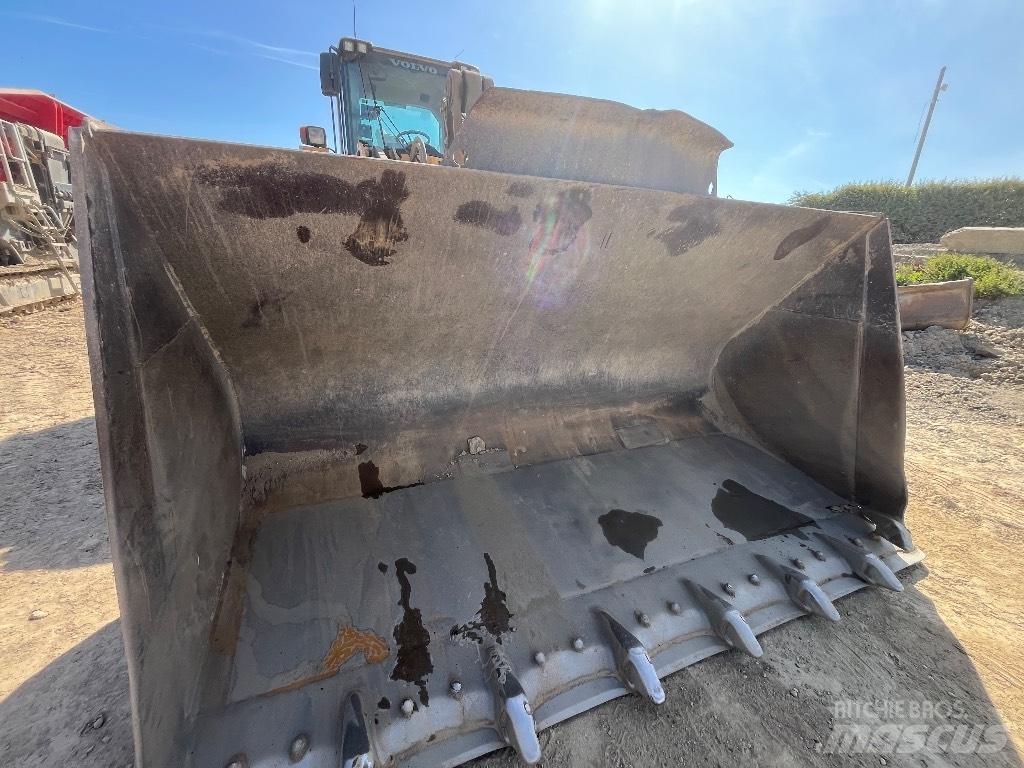 Volvo L180F Iekrāvēji uz riteņiem