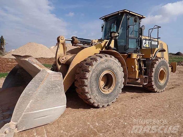 CAT 966M Iekrāvēji uz riteņiem