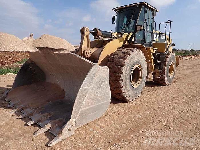 CAT 966M Iekrāvēji uz riteņiem