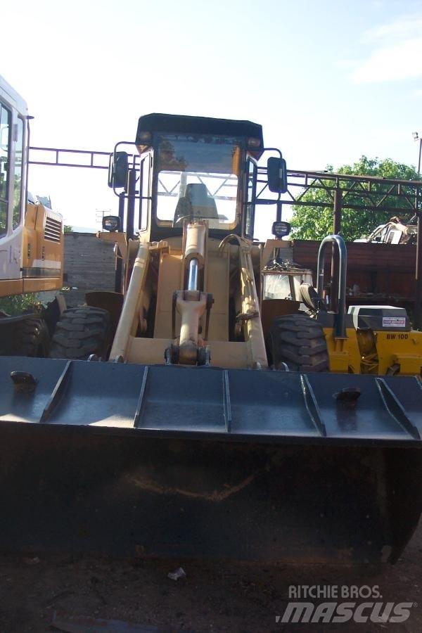 John Deere 544 BJ Iekrāvēji uz riteņiem