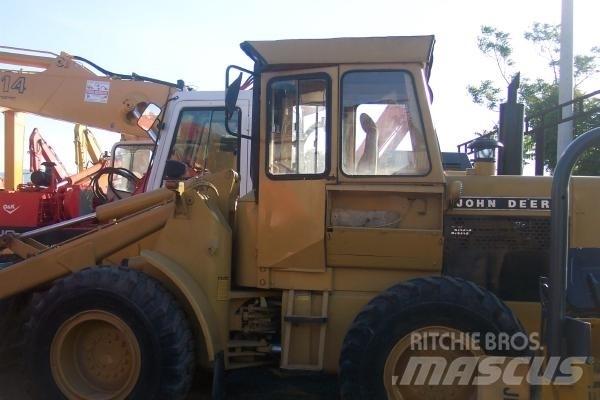 John Deere 544 BJ Iekrāvēji uz riteņiem