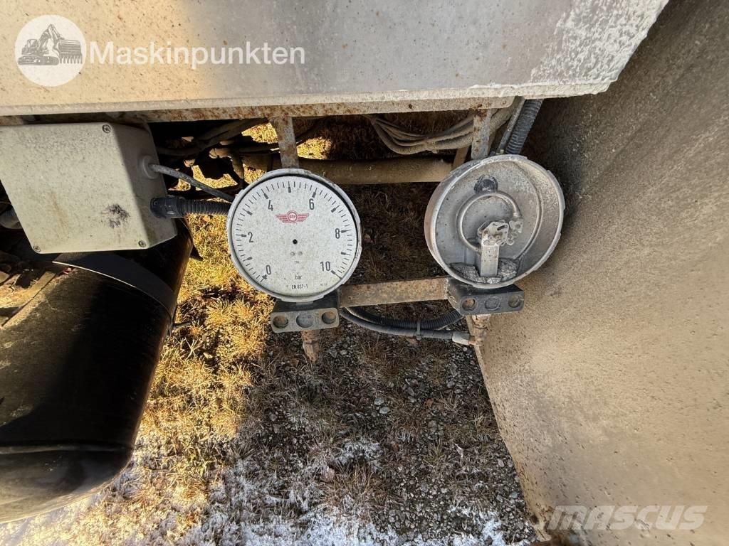 Scania R 164 GB Treileri ar āķi