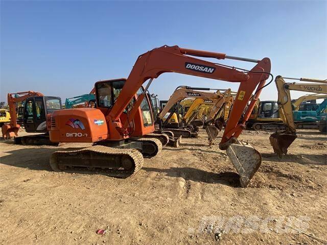 Doosan DH70-7 Kāpurķēžu ekskavatori