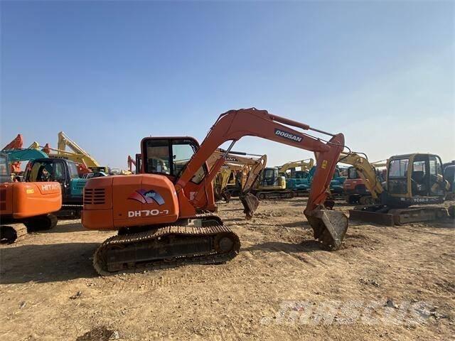 Doosan DH70-7 Kāpurķēžu ekskavatori