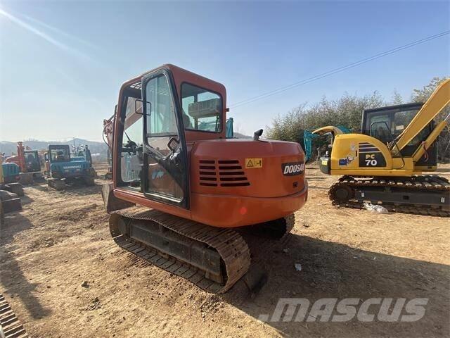 Doosan DH70-7 Kāpurķēžu ekskavatori