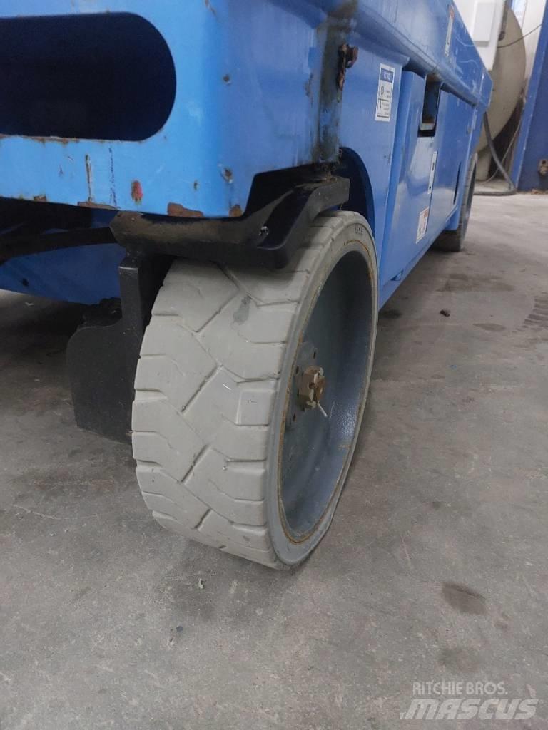 Haulotte Compact 14 Šķerveida pacēlāji