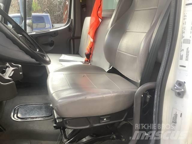 Freightliner M2 Furgons