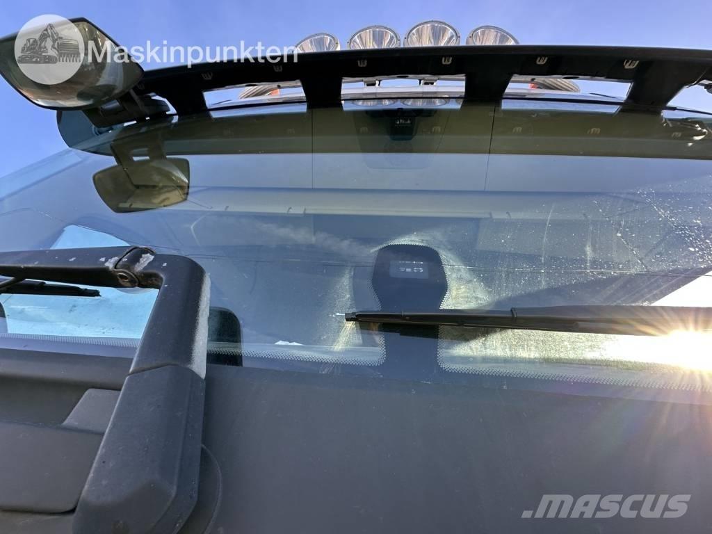 Volvo FH 6*2 Treileri ar āķi
