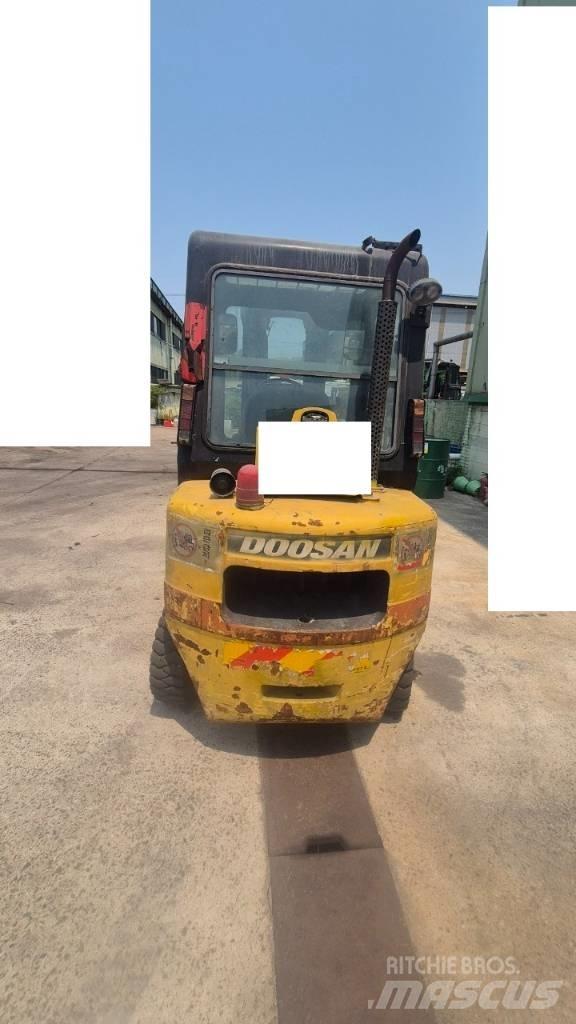 Hyundai D30 Autokrāvēji - citi