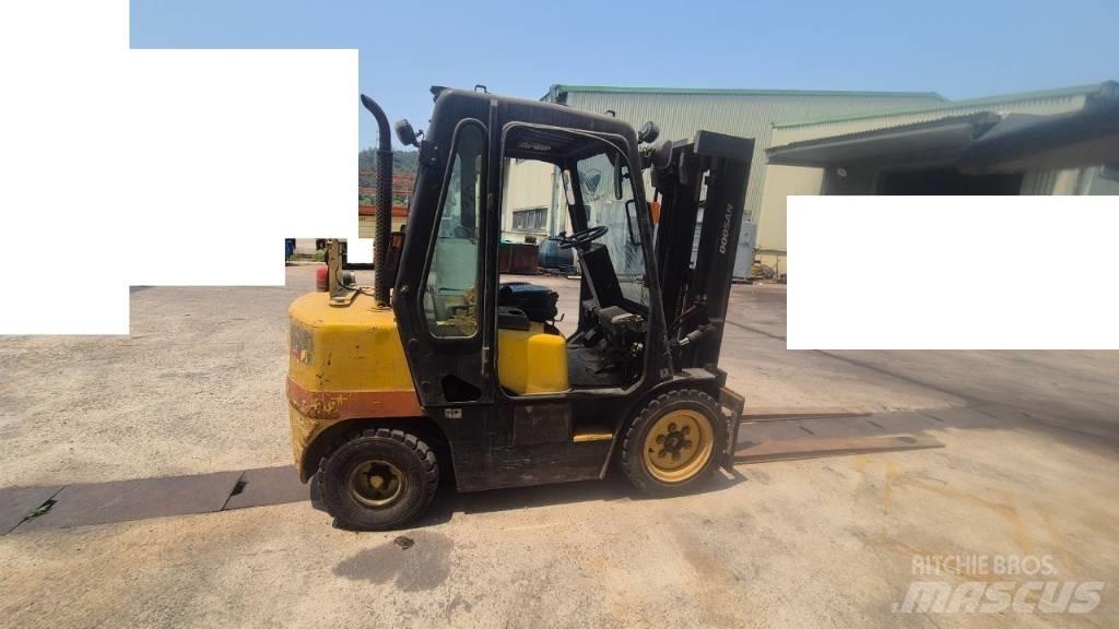 Hyundai D30 Autokrāvēji - citi