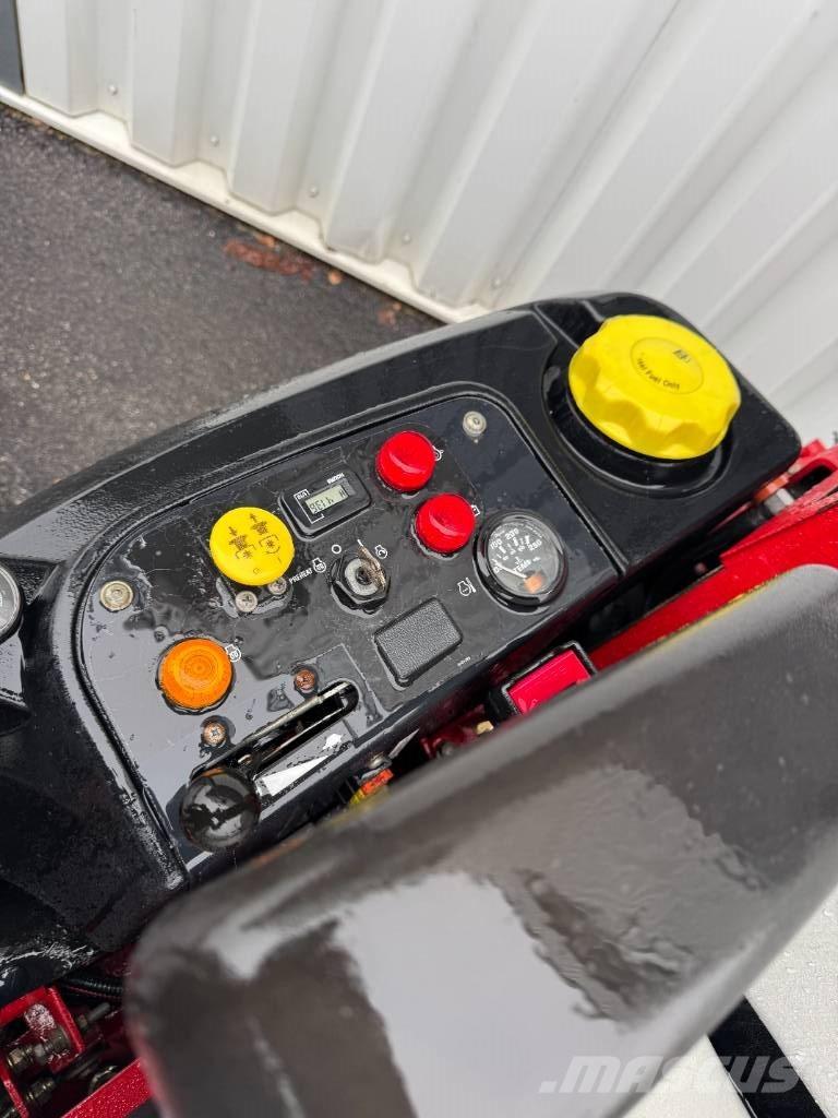 Ferris IS 2000 Z Mauriņa traktors