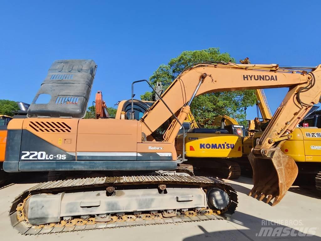 Hyundai Robex 220 LC Kāpurķēžu ekskavatori
