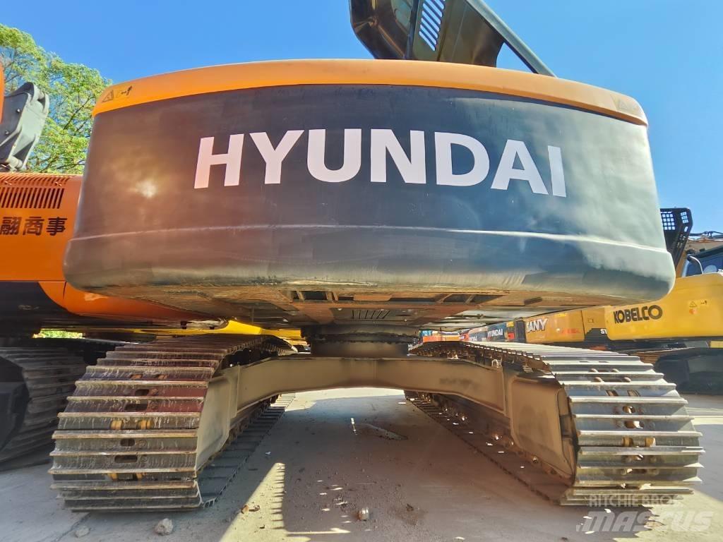 Hyundai Robex 220 LC Kāpurķēžu ekskavatori