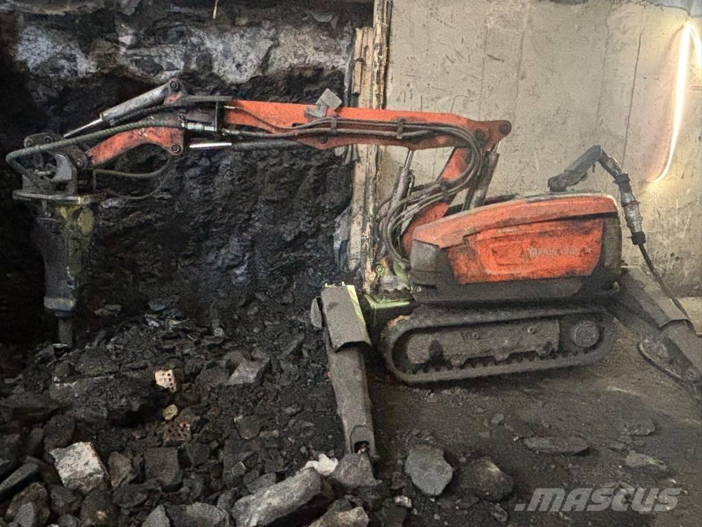 Husqvarna DXR 300 Demontāžas ekskavators