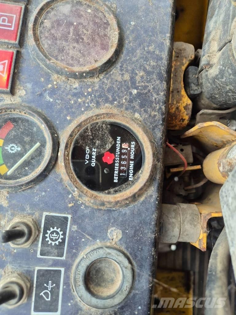 Volvo BM 4300 Iekrāvēji uz riteņiem