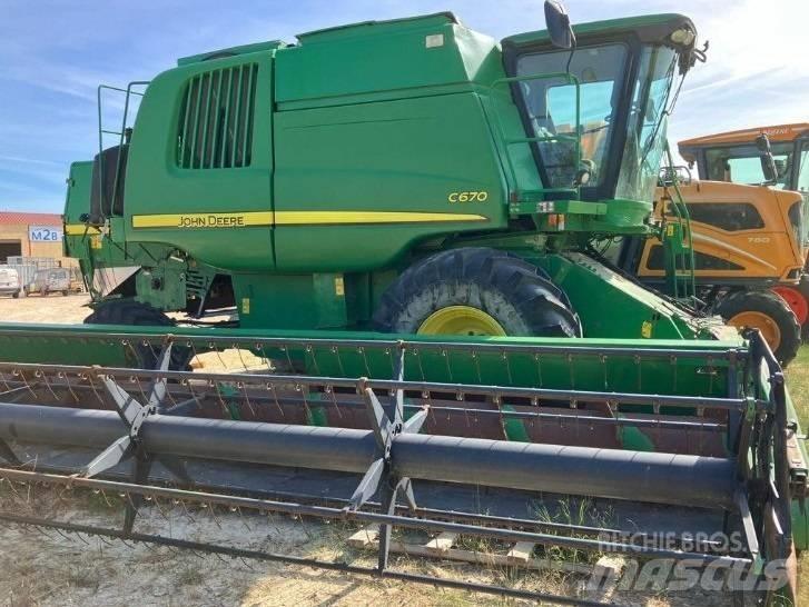 John Deere C 670 Ražas novākšanas kombaini