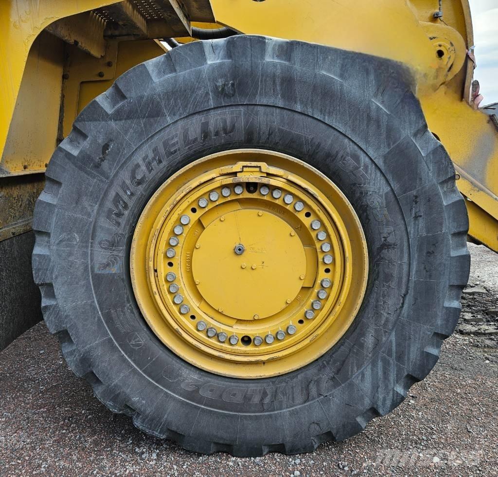 CAT 988 K Iekrāvēji uz riteņiem