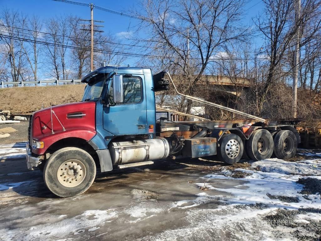 Volvo VHD84F Kabeļu pacēlājs nomontējamām kravas mašīnām